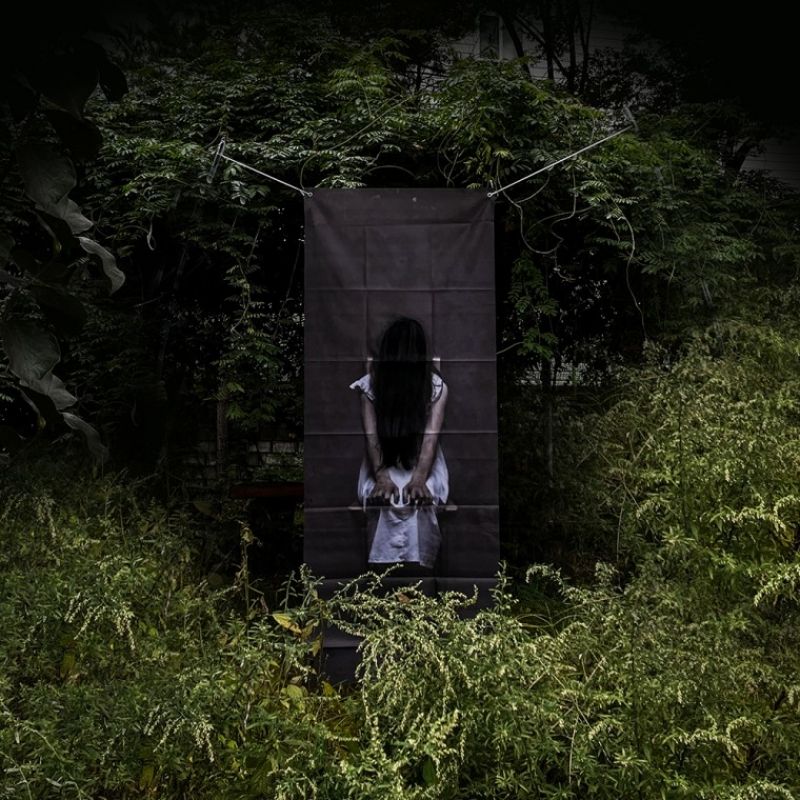 할로윈현수막벽장식(앉아있는처녀귀신) 공포 무서운 괴물 이미지/